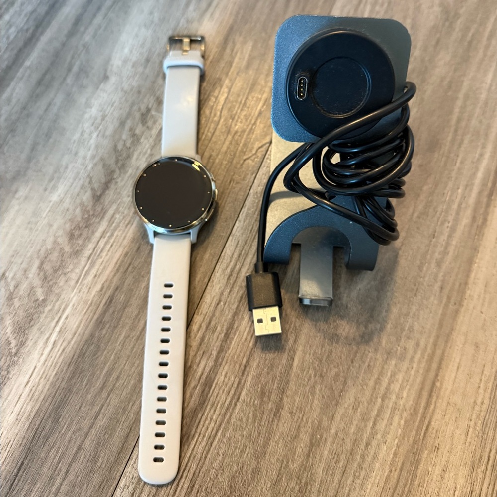 Garmin Venu 3S Soft Gold / French Gray